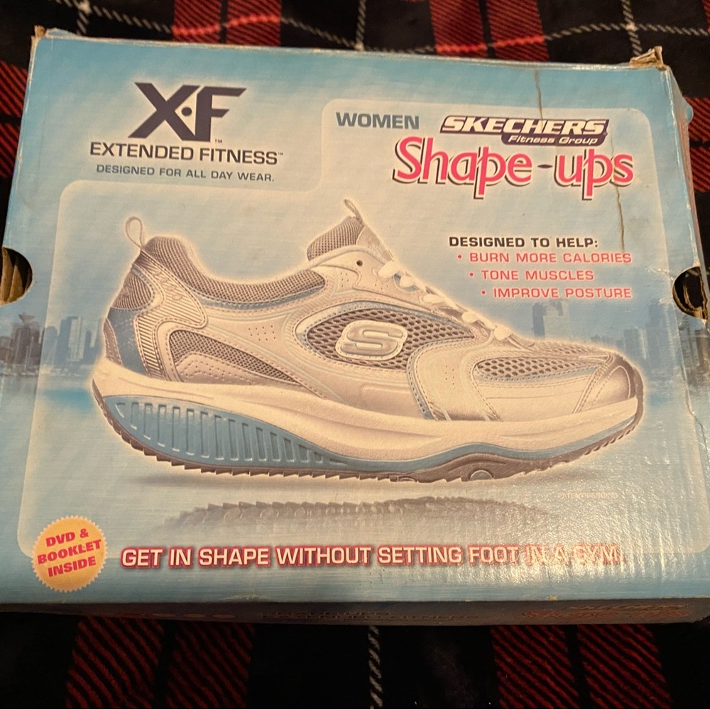 VTG Skechers Shape-ups Women's Silver Sneakers size 8.5 NIB - Picture 2 of 10